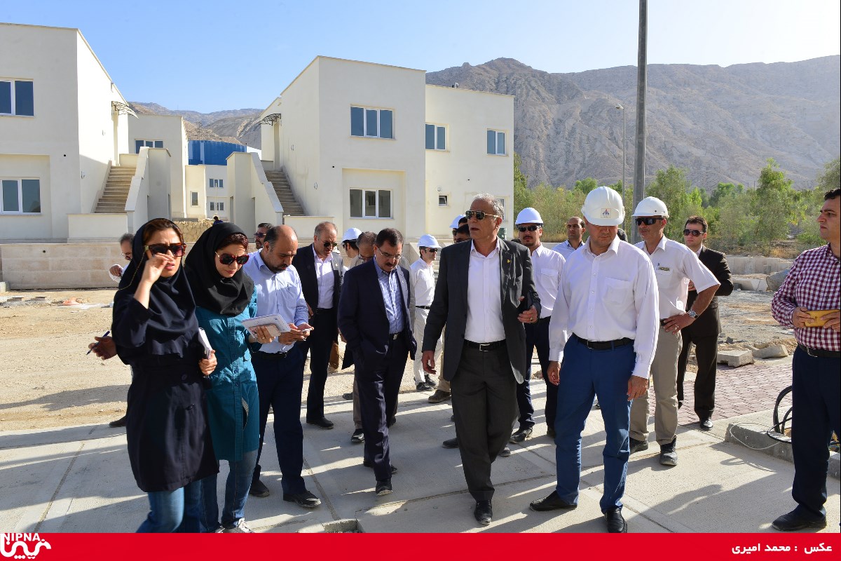 بازدید دکتر نوروز زاده از طرح های پتروشیمی سیراف، متانول کاوه، پترو پالایش کنگان،  هتل در دست احداث جم ، شهرک مسکونی گلستان، 50 هکتار استحصال زمین از دریا، کانال های جمع آوری سیلاب ، نیروگاه و آبگیر پتروشیمی دماوند و منطقه انرژی بر پارسیان-97/2/9.10 19