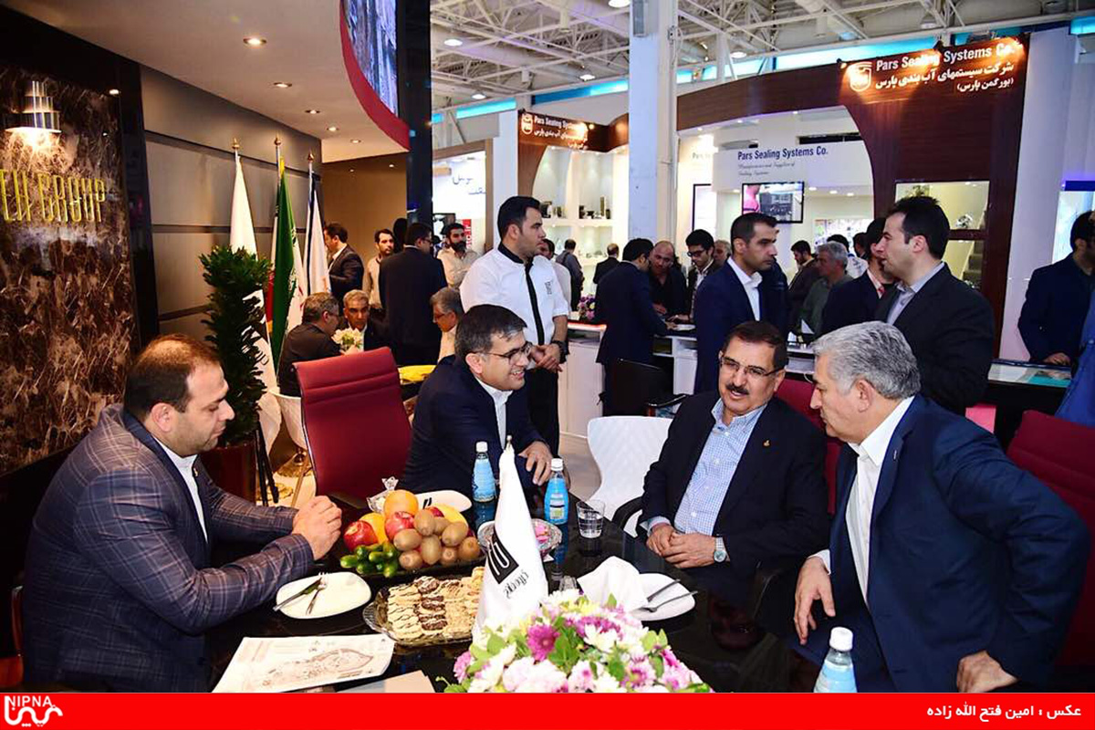 سومین  روز برگزاری بیست و سومین نمایشگاه بین المللی نفت، گاز، پالایش و پتروشیمی 97/2/18 54