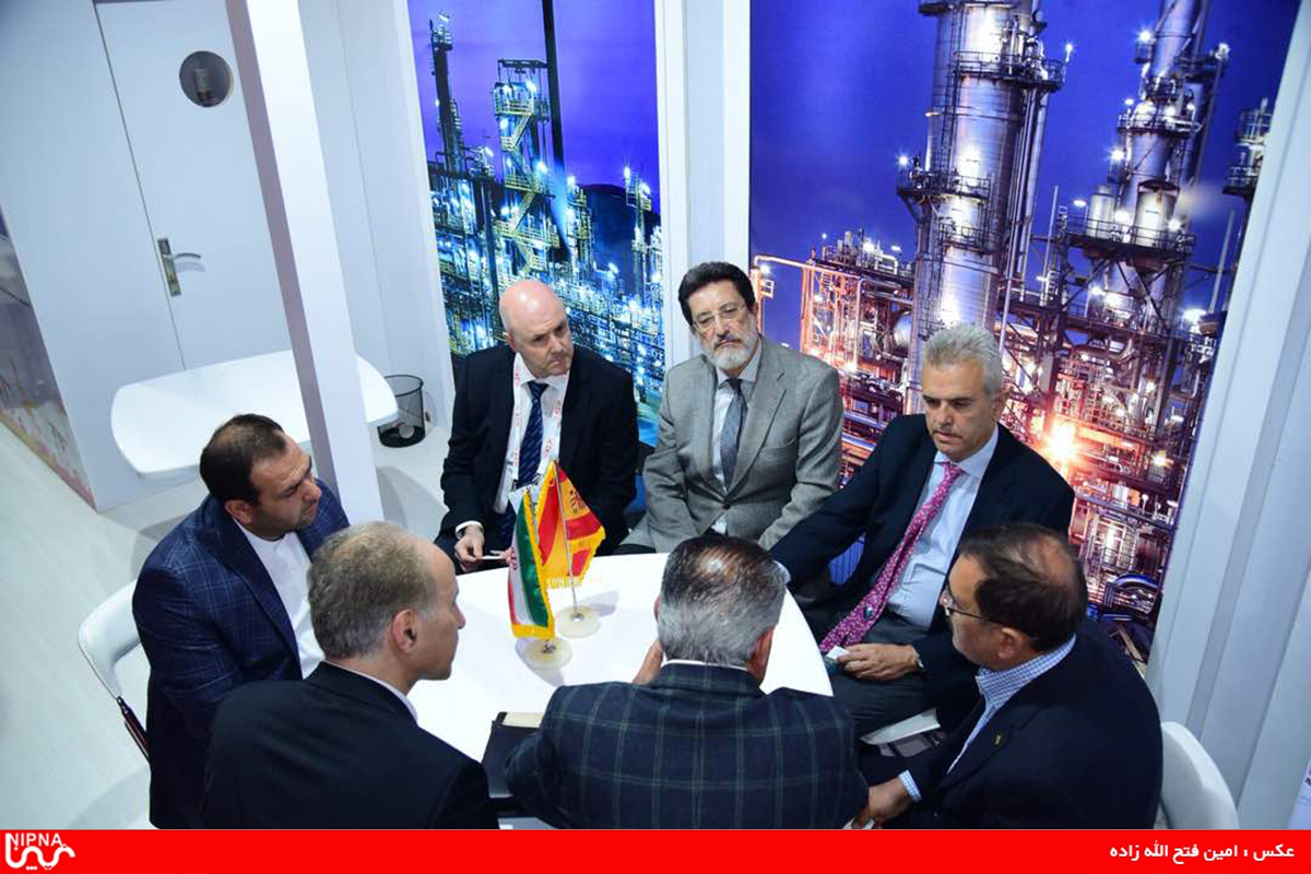 چهارمین روز برگزاری بیست و سومین نمایشگاه بین المللی نفت، گاز، پالایش و پتروشیمی 97/2/19 35