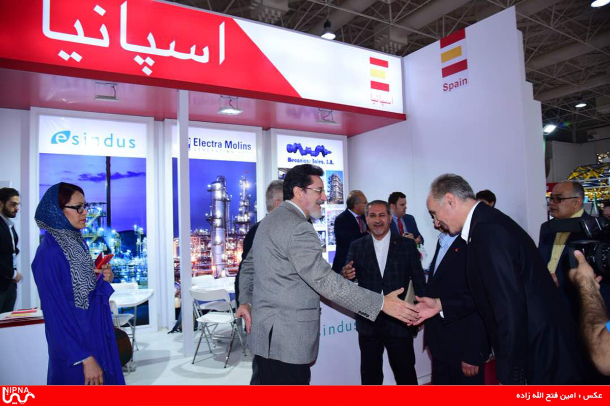 چهارمین روز برگزاری بیست و سومین نمایشگاه بین المللی نفت، گاز، پالایش و پتروشیمی 97/2/19 53