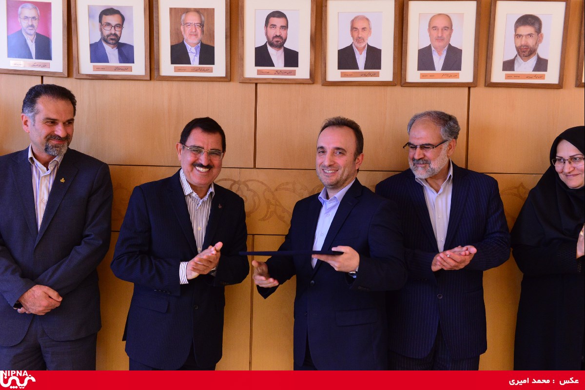 مراسم معارفه سرپرست مدیریت توسعه منابع انسانی شرکت ملی صنایع پتروشیمی 97/2/29 17