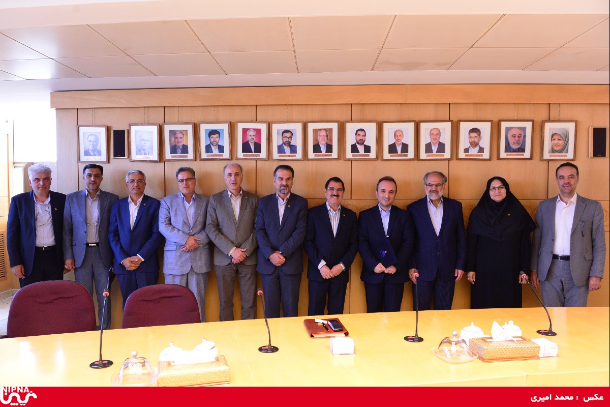 مراسم معارفه سرپرست مدیریت توسعه منابع انسانی شرکت ملی صنایع پتروشیمی 97/2/29 18