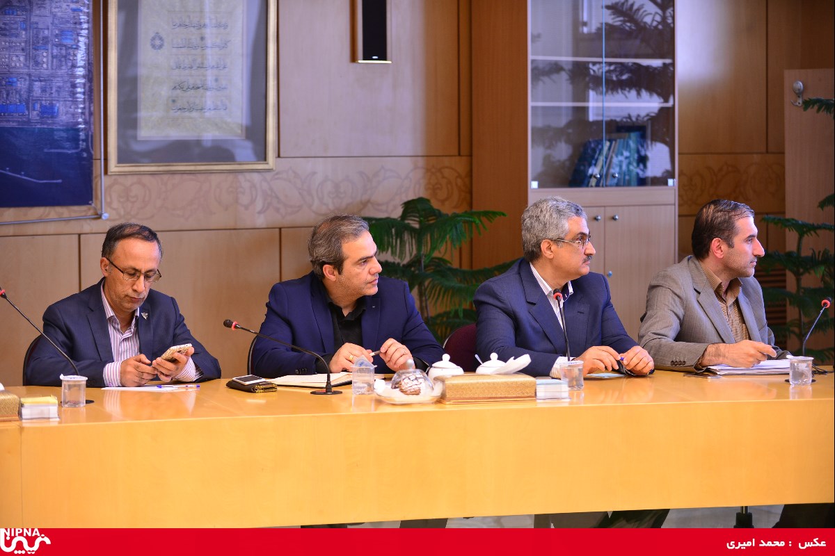 جلسه بررسی پیشرفت طرح های صنعت پتروشیمی – 97/4/24 12