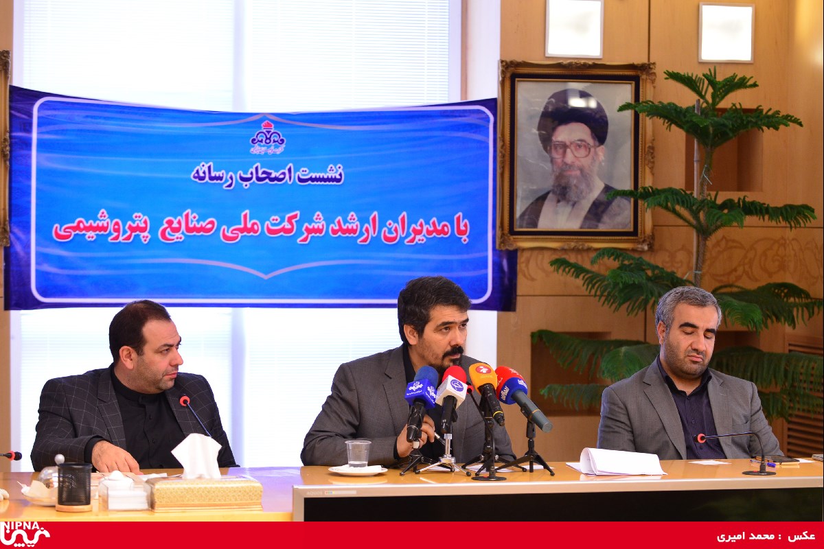 نشست مهندس محتشمی پور با اصحاب رسانه در خصوص تنظیم بازار محصولات صنعت پتروشیمی – 97/6/26 16