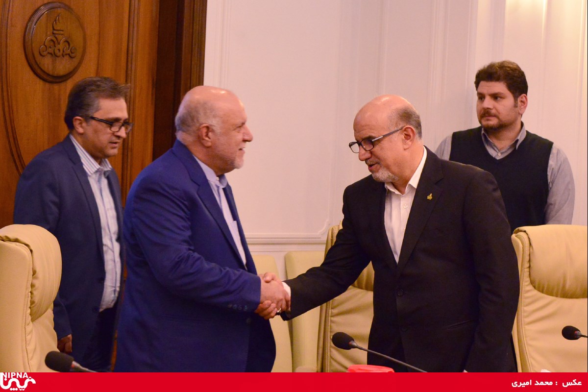 دیدار وزیر نفت با دو معاون پیشین و جدید خود و جمعی از مدیران پتروشیمی – 97/8/30 1