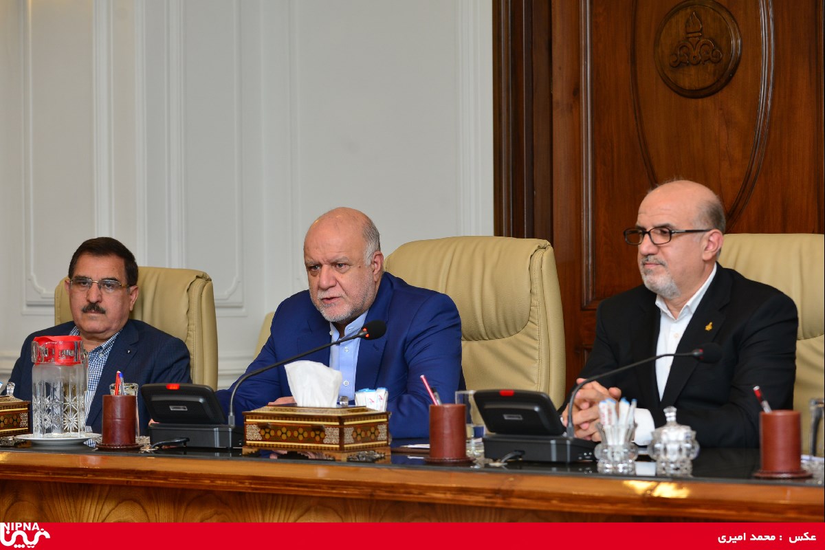 دیدار وزیر نفت با دو معاون پیشین و جدید خود و جمعی از مدیران پتروشیمی – 97/8/30 4