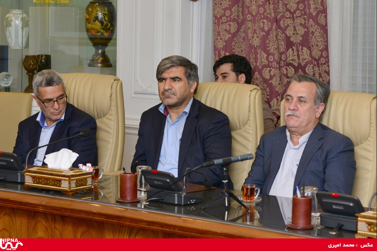 دیدار وزیر نفت با دو معاون پیشین و جدید خود و جمعی از مدیران پتروشیمی – 97/8/30 8