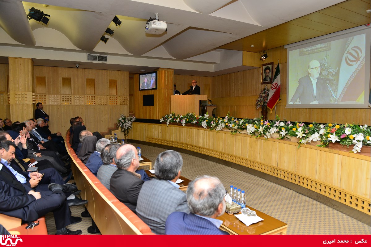 آئین تکریم و تجلیل از خدمات شایسته و ارزنده دکتر نوروز زاده مدیرعامل پیشین شرکت ملی صنایع پتروشیمی- 97/10/3 18