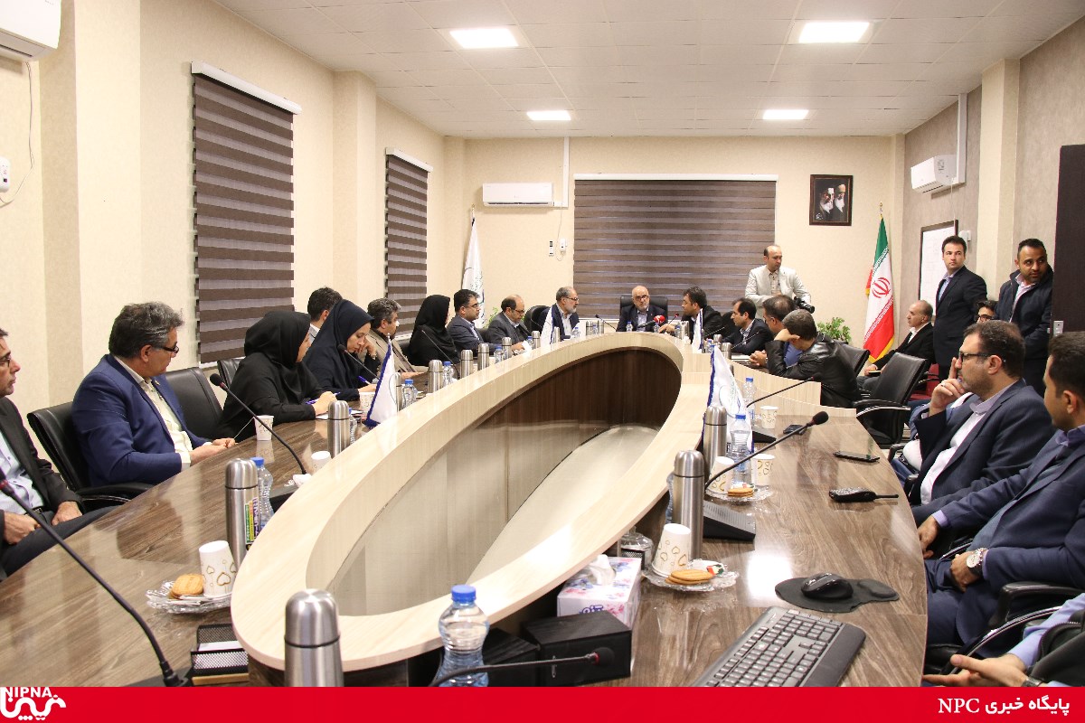 بازدید معاون وزیر نفت از طرح ها و مجتمع های منطقه ویژه اقتصادی پتروشیمی ( ماهشهر)-97/10/11 26