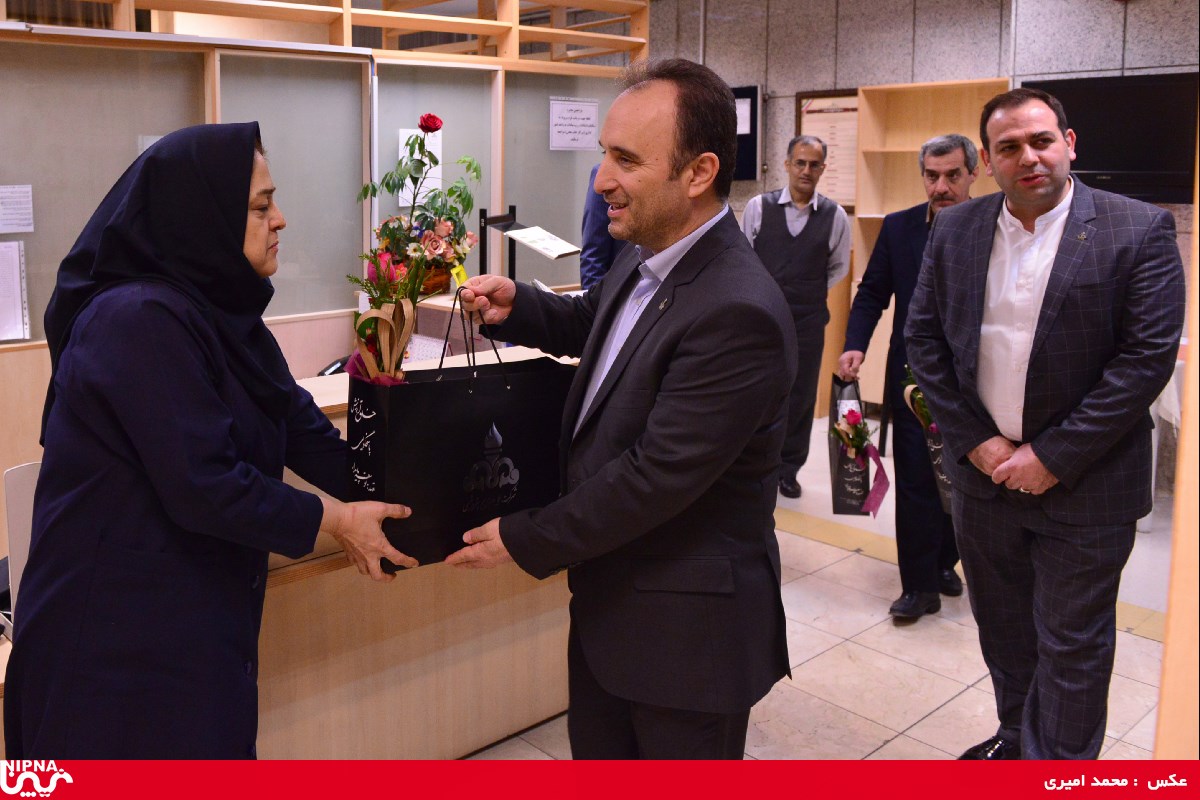 تجلیل مدیر منابع انسانی از کادر پزشکی و پرستاری درمانگاه غدیر به مناسبت روز پرستار- 97/10/22 2