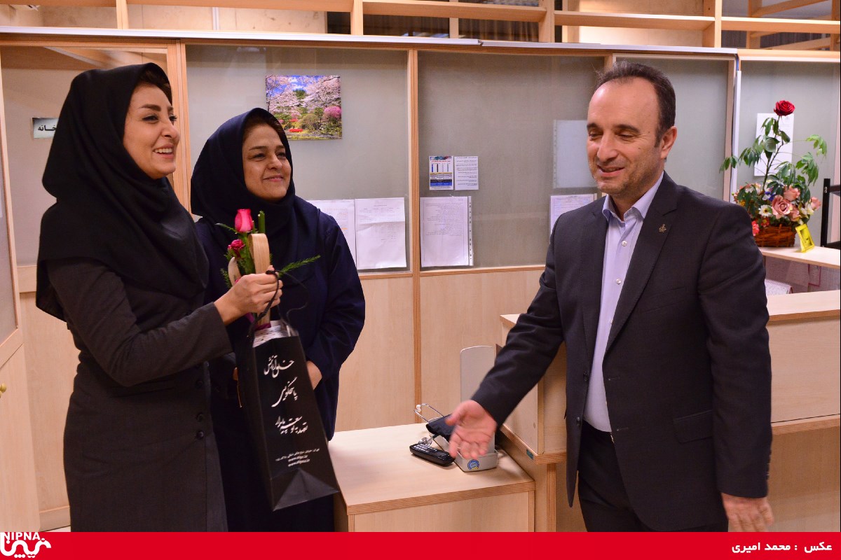 تجلیل مدیر منابع انسانی از کادر پزشکی و پرستاری درمانگاه غدیر به مناسبت روز پرستار- 97/10/22 4