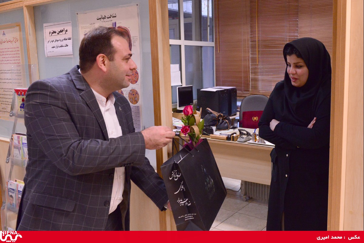 تجلیل مدیر منابع انسانی از کادر پزشکی و پرستاری درمانگاه غدیر به مناسبت روز پرستار- 97/10/22 5