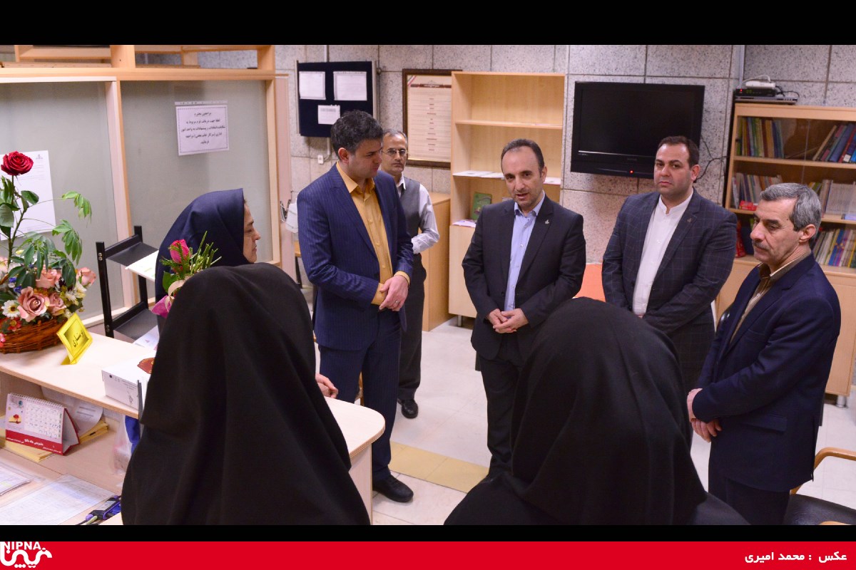 تجلیل مدیر منابع انسانی از کادر پزشکی و پرستاری درمانگاه غدیر به مناسبت روز پرستار- 97/10/22 7