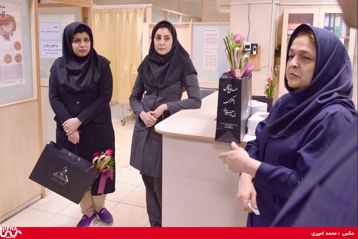 تجلیل مدیر منابع انسانی از کادر پزشکی و پرستاری درمانگاه غدیر به مناسبت روز پرستار- 97/10/22 9