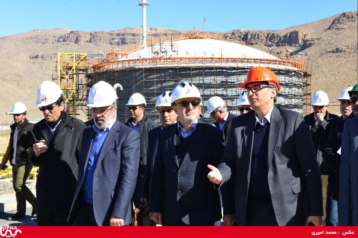 بازدید معاون وزیر نفت و مدیرعامل شرکت ملی صنایع پتروشیمی از طرح پتروشیمی لردگان-97/11/2 6