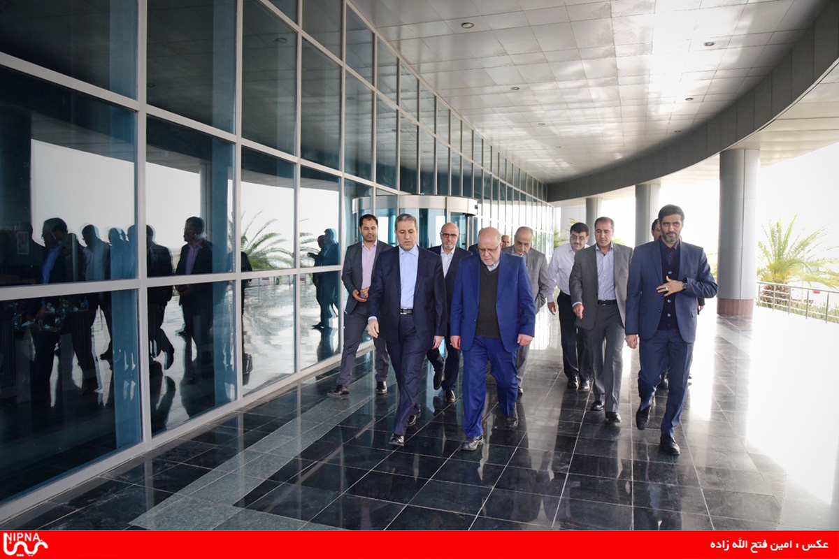بازدید وزیر نفت و مدیرعامل شرکت ملی صنایع پتروشیمی از منطقه انرژی بر پارسیان-97/11/4 6