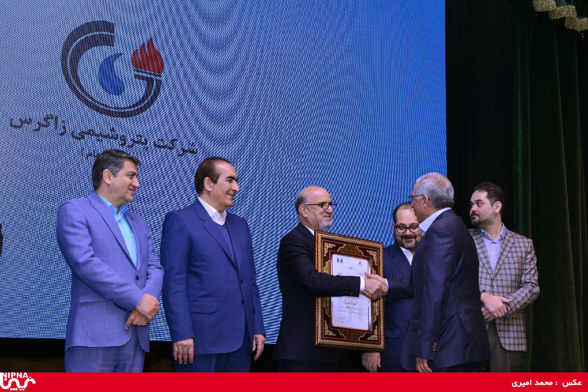 بیست و یکمین همایش معرفی صد شرکت برتر ایران با حضور معاون وزیر نفت و مدیرعامل شرکت ملی صنایع پتروشیمی -97/11/8 23