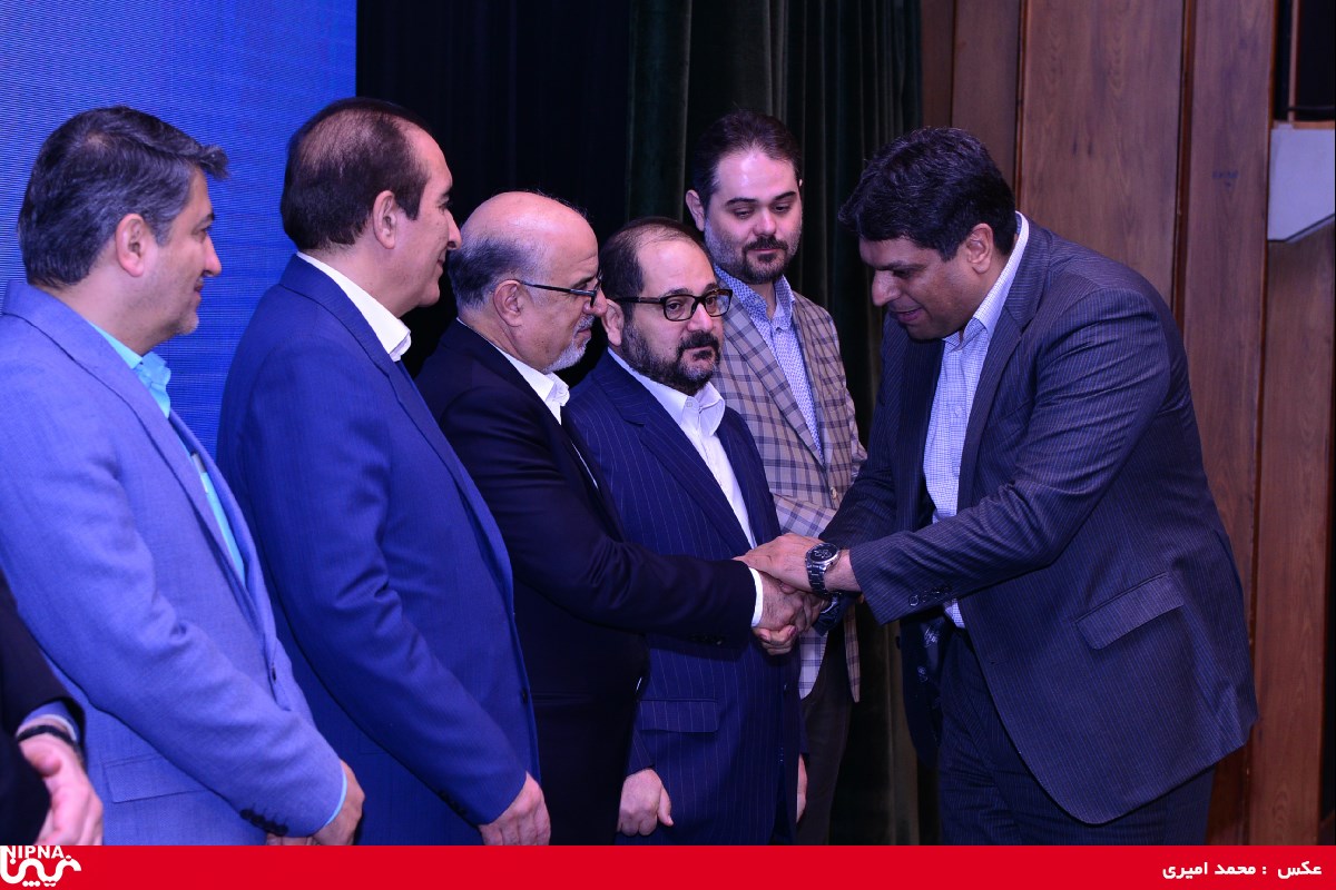 بیست و یکمین همایش معرفی صد شرکت برتر ایران با حضور معاون وزیر نفت و مدیرعامل شرکت ملی صنایع پتروشیمی -97/11/8 24