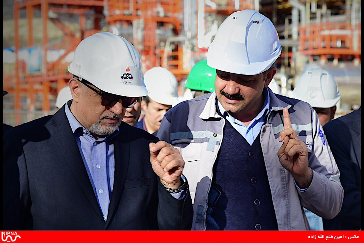 بازدید مدیرعامل شرکت ملی صنایع پتروشیمی، با هدف تسریع در توسعه و تکمیل طرح های فعال پتروشیمی، از واحد الفین و گوگردزدایی پتروشیمی ایلام -97/11/10 1