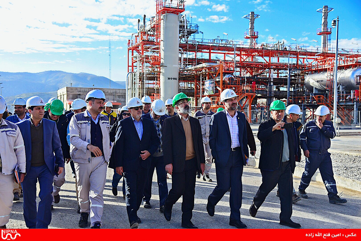 بازدید مدیرعامل شرکت ملی صنایع پتروشیمی، با هدف تسریع در توسعه و تکمیل طرح های فعال پتروشیمی، از واحد الفین و گوگردزدایی پتروشیمی ایلام -97/11/10 2