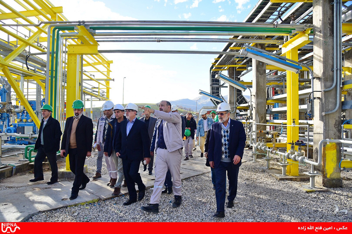بازدید مدیرعامل شرکت ملی صنایع پتروشیمی، با هدف تسریع در توسعه و تکمیل طرح های فعال پتروشیمی، از واحد الفین و گوگردزدایی پتروشیمی ایلام -97/11/10 5