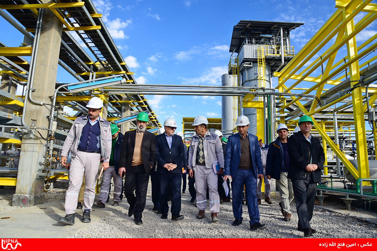 بازدید مدیرعامل شرکت ملی صنایع پتروشیمی، با هدف تسریع در توسعه و تکمیل طرح های فعال پتروشیمی، از واحد الفین و گوگردزدایی پتروشیمی ایلام -97/11/10 6