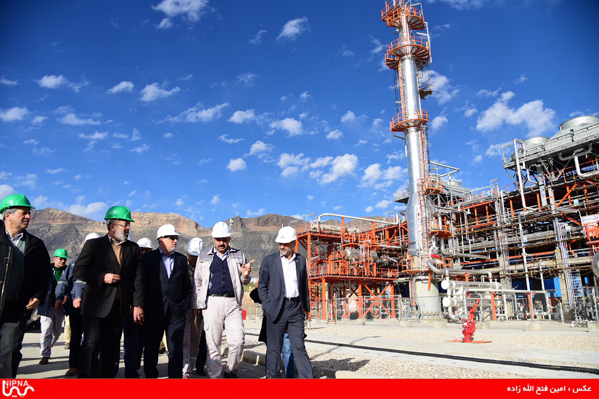 بازدید مدیرعامل شرکت ملی صنایع پتروشیمی، با هدف تسریع در توسعه و تکمیل طرح های فعال پتروشیمی، از واحد الفین و گوگردزدایی پتروشیمی ایلام -97/11/10 7