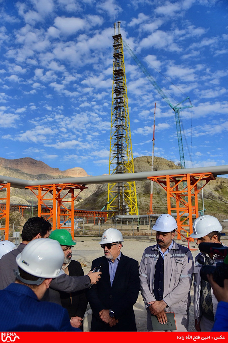 بازدید مدیرعامل شرکت ملی صنایع پتروشیمی، با هدف تسریع در توسعه و تکمیل طرح های فعال پتروشیمی، از واحد الفین و گوگردزدایی پتروشیمی ایلام -97/11/10 19