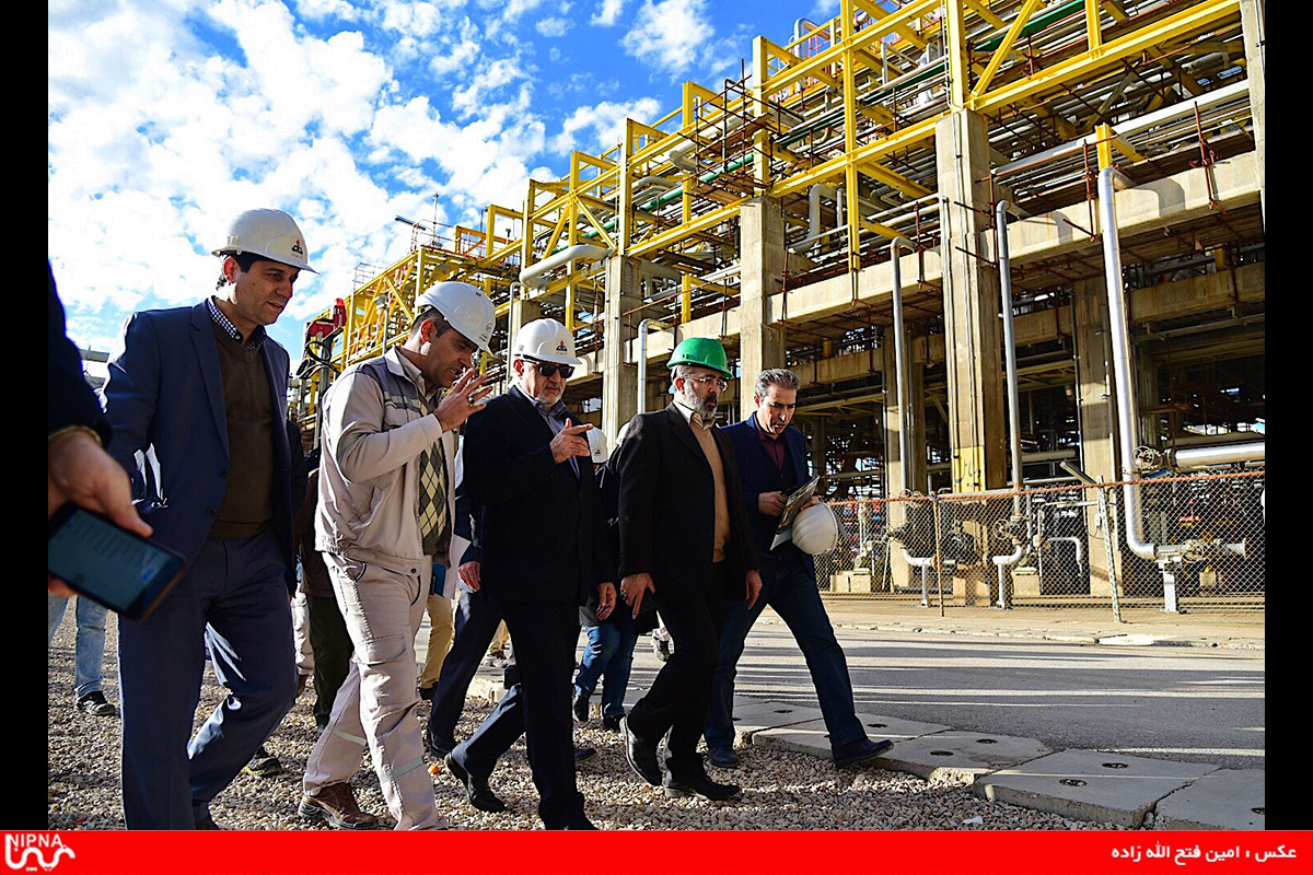 بازدید مدیرعامل شرکت ملی صنایع پتروشیمی، با هدف تسریع در توسعه و تکمیل طرح های فعال پتروشیمی، از واحد الفین و گوگردزدایی پتروشیمی ایلام -97/11/10 23