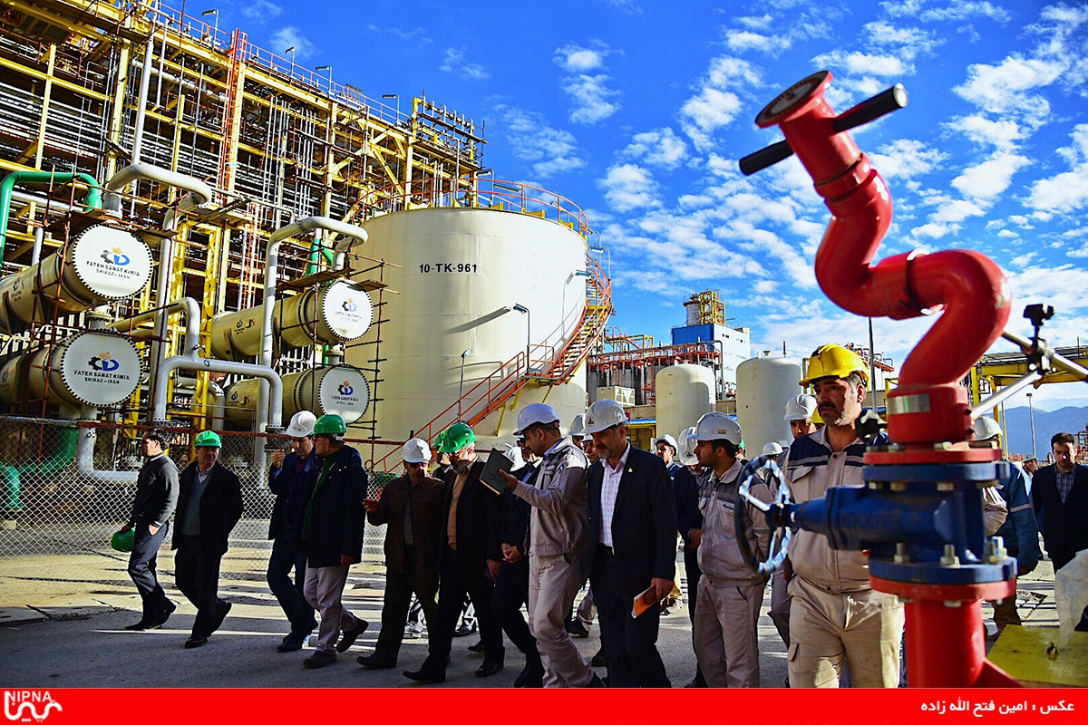 بازدید مدیرعامل شرکت ملی صنایع پتروشیمی، با هدف تسریع در توسعه و تکمیل طرح های فعال پتروشیمی، از واحد الفین و گوگردزدایی پتروشیمی ایلام -97/11/10 24