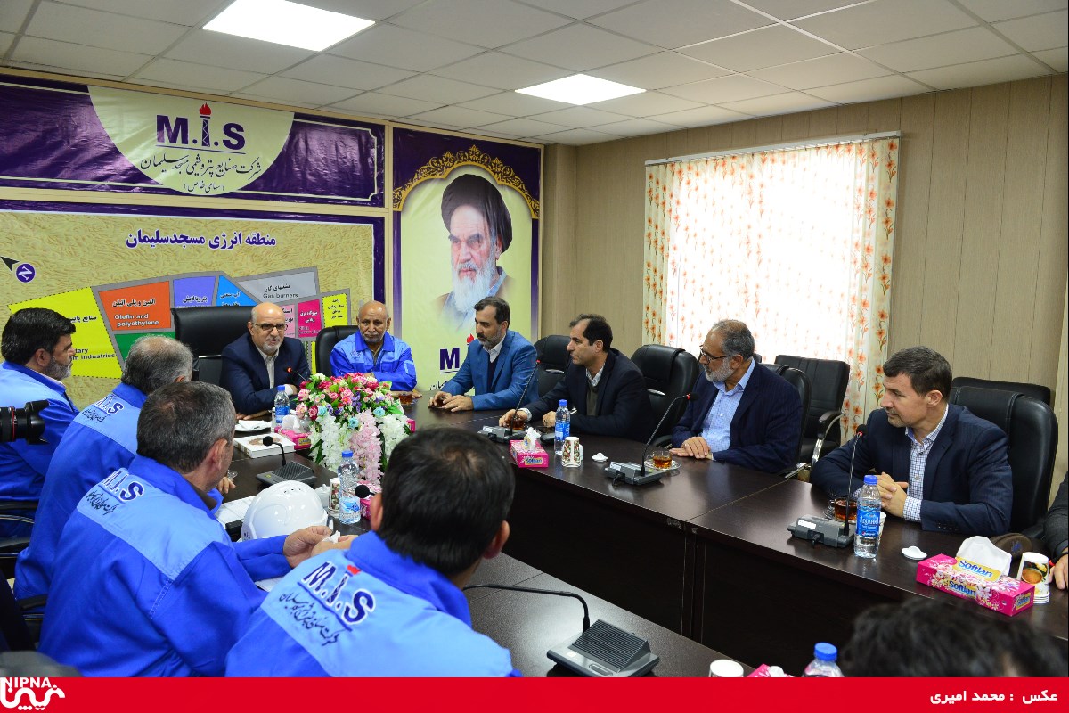 بازدید معاون وزیر نفت  و مدیرعامل شرکت ملی صنایع پتروشیمی از طرح پتروشیمی مسجد سلیمان -97/11/24 30