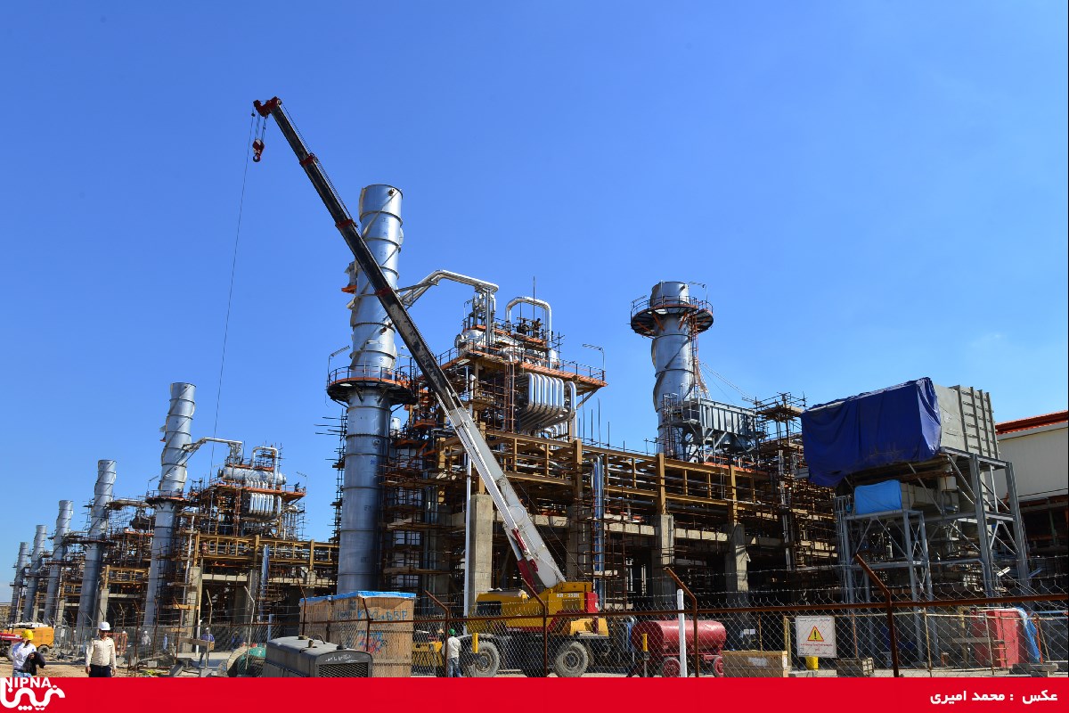 بازدید معاون وزیر نفت و مدیرعامل شرکت ملی صنایع پتروشیمی از  روند  پیشرفت طرح پالایش گاز بید بلند خلیج فارس  - 97/12/13 1