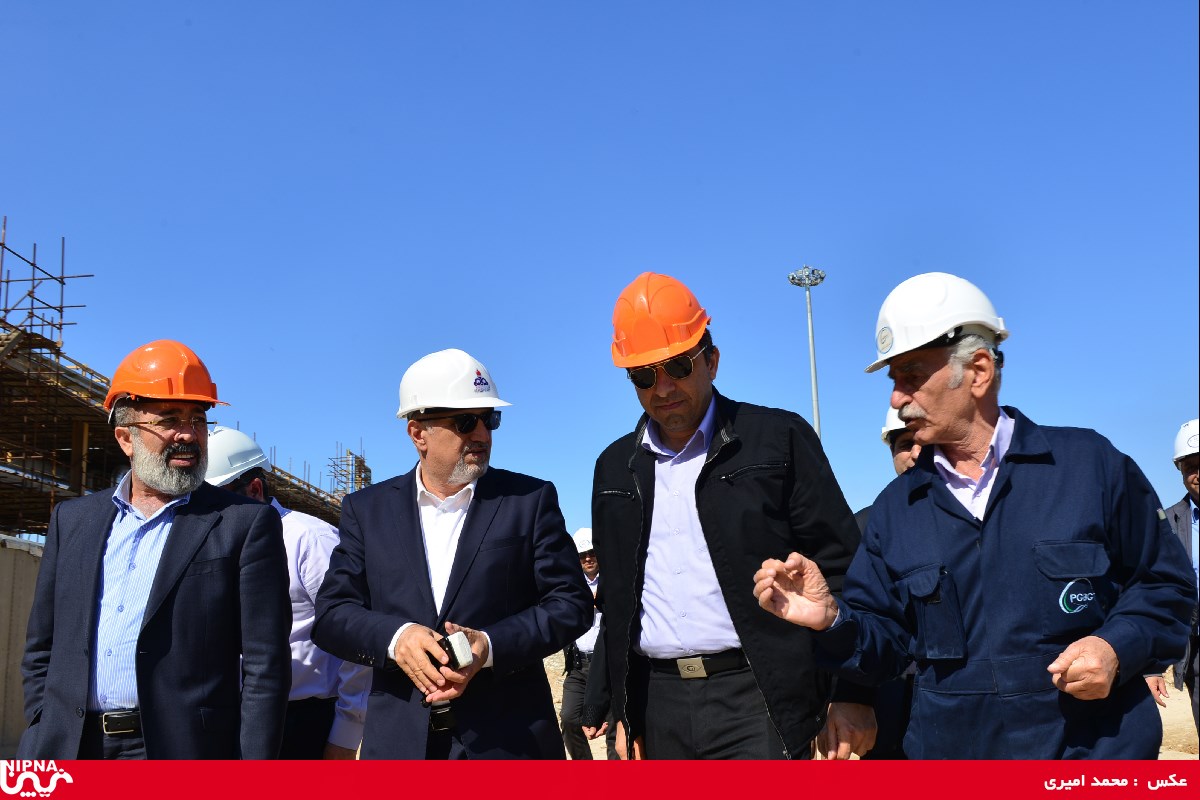 بازدید معاون وزیر نفت و مدیرعامل شرکت ملی صنایع پتروشیمی از  روند  پیشرفت طرح پالایش گاز بید بلند خلیج فارس  - 97/12/13 2
