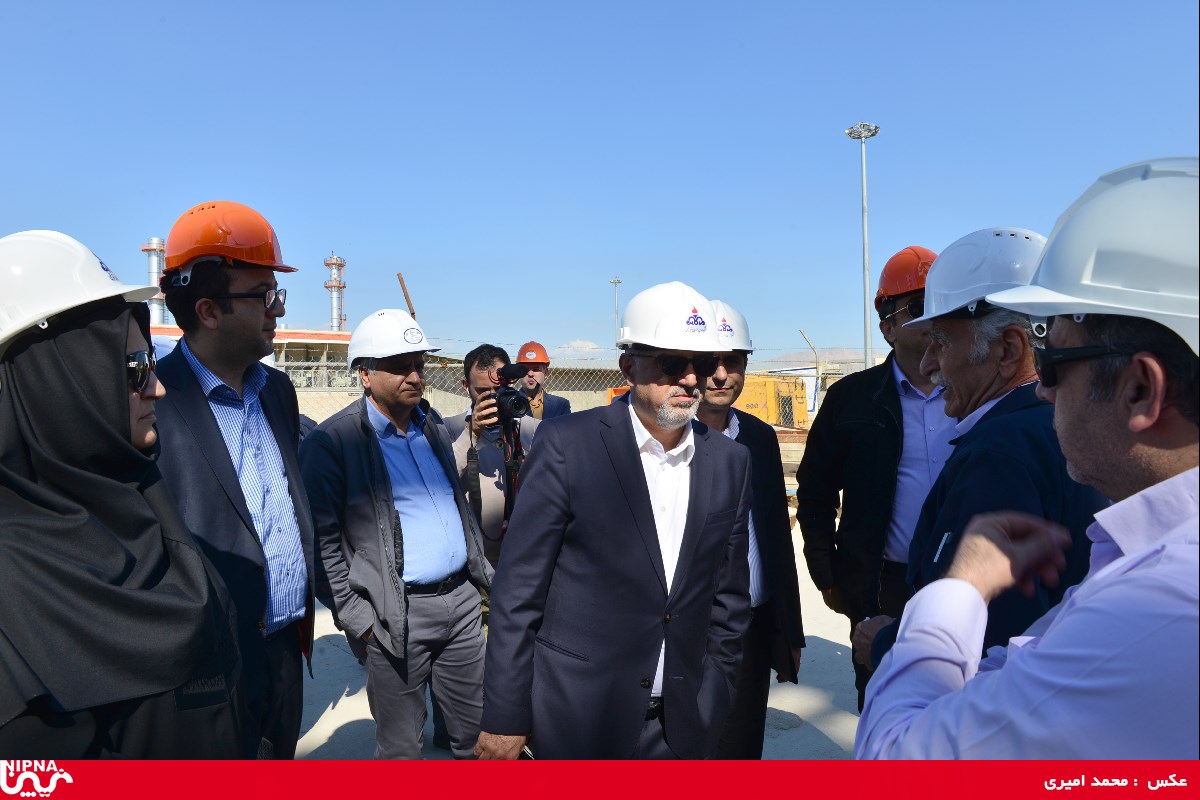 بازدید معاون وزیر نفت و مدیرعامل شرکت ملی صنایع پتروشیمی از  روند  پیشرفت طرح پالایش گاز بید بلند خلیج فارس  - 97/12/13 3