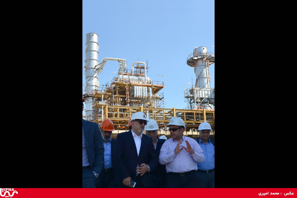 بازدید معاون وزیر نفت و مدیرعامل شرکت ملی صنایع پتروشیمی از  روند  پیشرفت طرح پالایش گاز بید بلند خلیج فارس  - 97/12/13 4