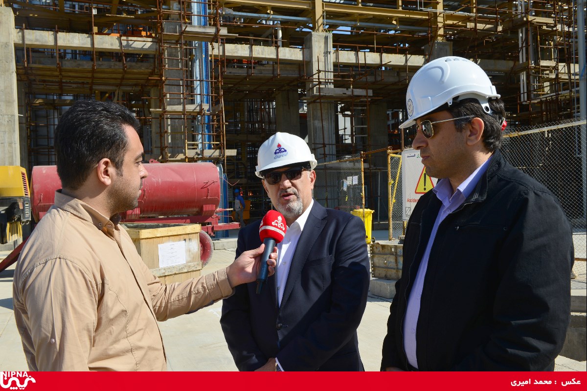 بازدید معاون وزیر نفت و مدیرعامل شرکت ملی صنایع پتروشیمی از  روند  پیشرفت طرح پالایش گاز بید بلند خلیج فارس  - 97/12/13 7