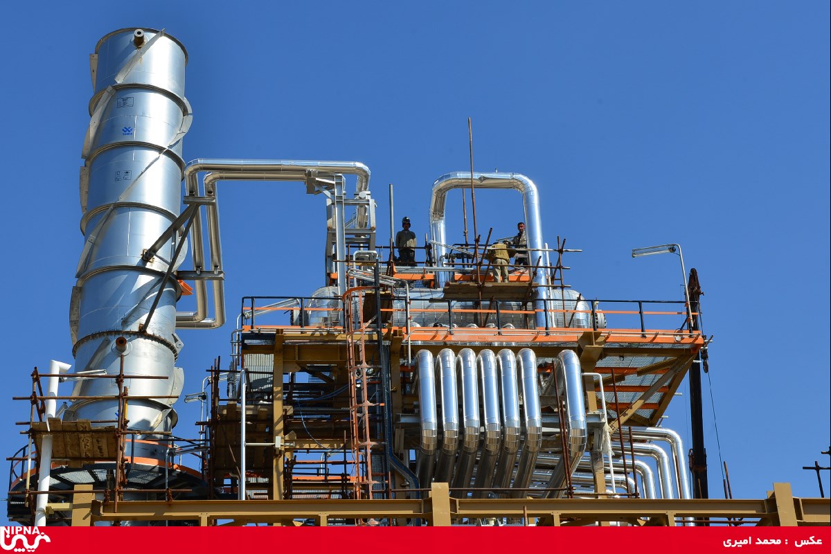 بازدید معاون وزیر نفت و مدیرعامل شرکت ملی صنایع پتروشیمی از  روند  پیشرفت طرح پالایش گاز بید بلند خلیج فارس  - 97/12/13 8