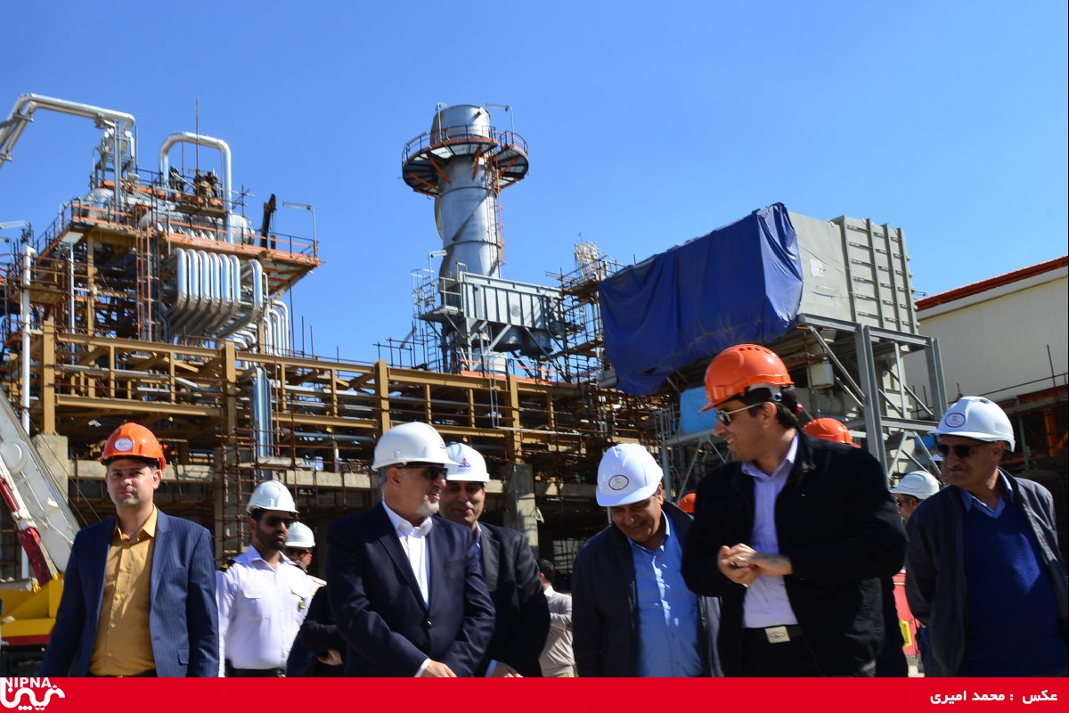 بازدید معاون وزیر نفت و مدیرعامل شرکت ملی صنایع پتروشیمی از  روند  پیشرفت طرح پالایش گاز بید بلند خلیج فارس  - 97/12/13 9