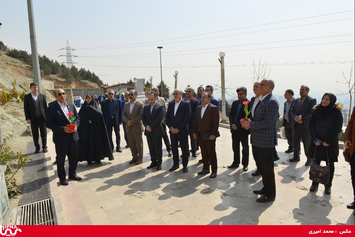 بزرگداشت روز شهداء با حضور مدیرعامل، مدیران و جمعی از کارکنان شرکت ملی صنایع پتروشیمی-97/12/22 2