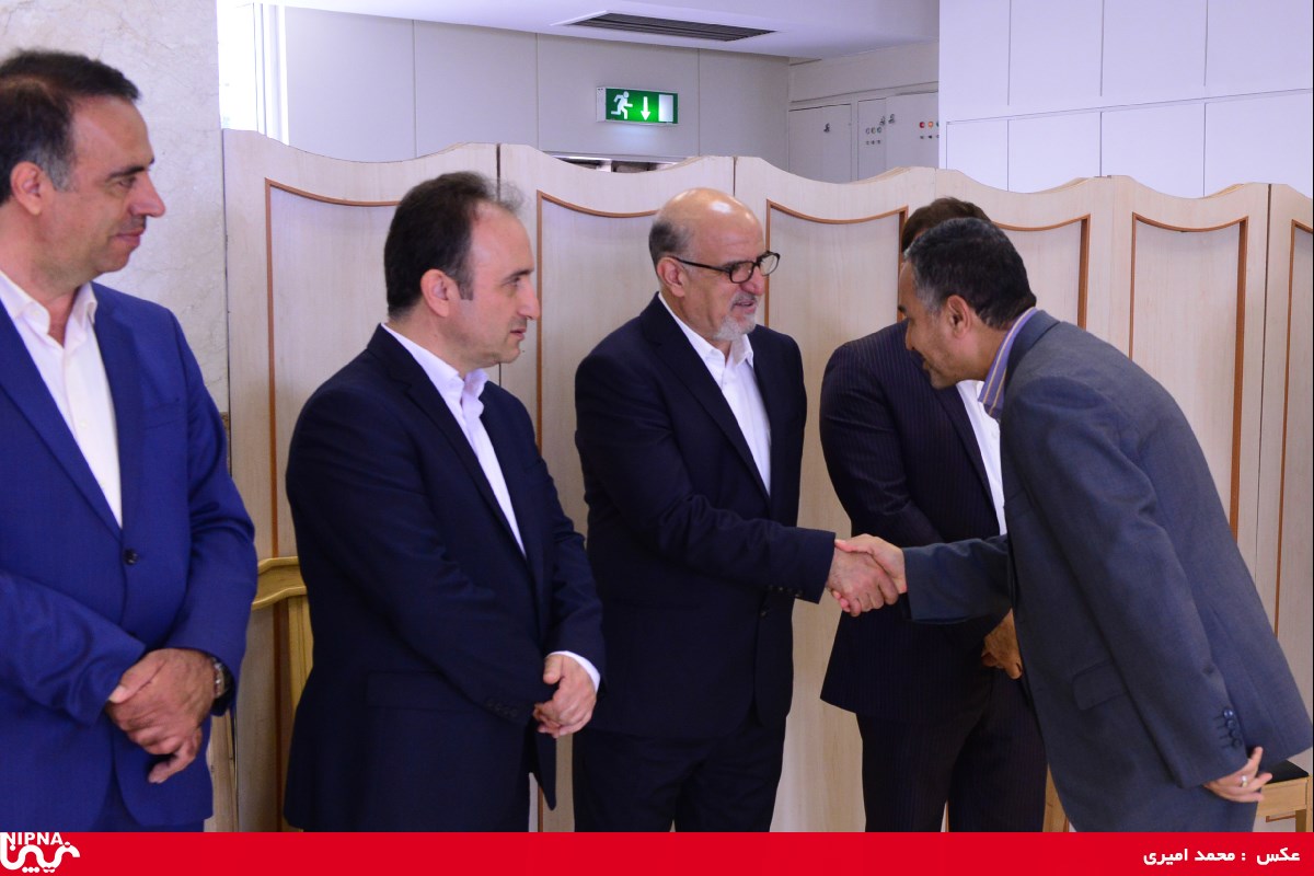 دیدار نوروزی مدیر عامل شرکت ملی صنایع پتروشیمی با مدیران و کارکنان 36