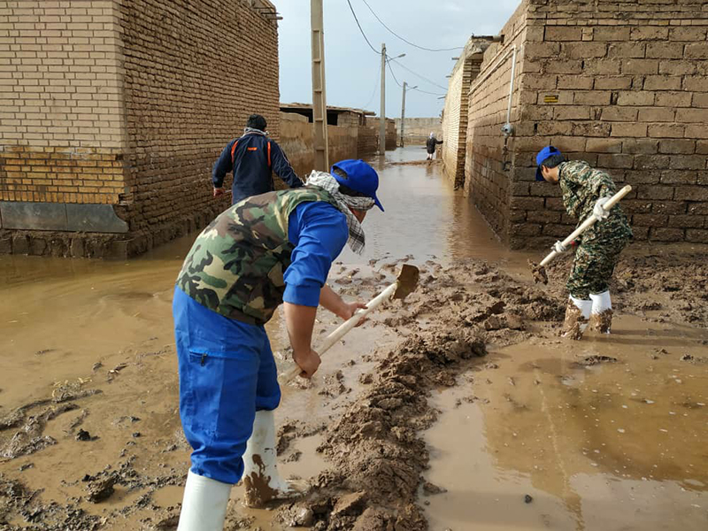 تداوم امداد رسانی بسیجیان صنعت پتروشیمی به سیل زدگان (تصاویر ارسالی روابط عمومی پازارگاد) 6
