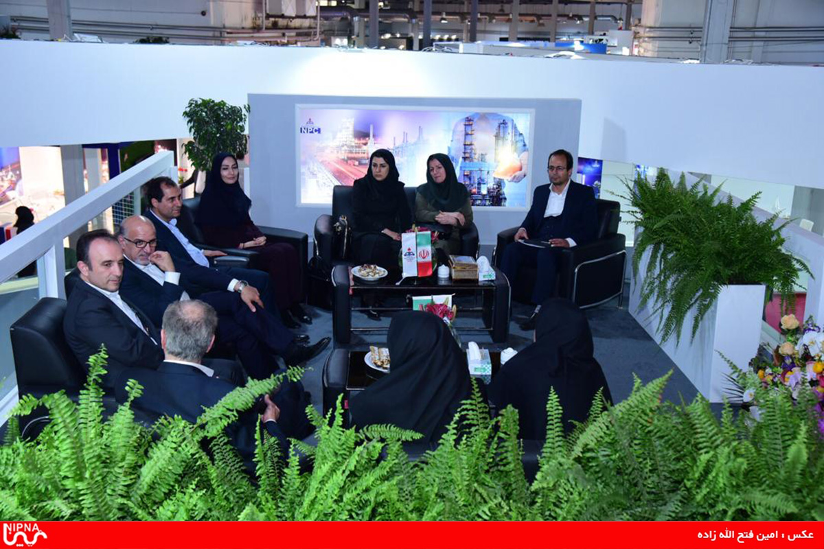غرفه شرکت ملی صنایع پتروشیمی در اولین روز برگزاری بیست و چهارمین نمایشگاه بین المللی نفت، گاز، پالایش و پتروشیمی – 98/2/11 38