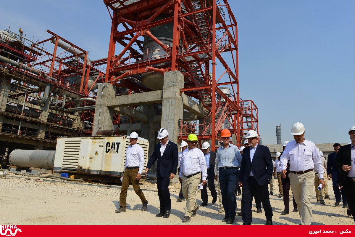 بازدید معاون وزیر نفت و مدیرعامل شرکت ملی صنایع پتروشیمی از روند  پیشرفت طرح های پتروشیمی پارس فنل، دی پلیمرآرین و پترو پالایش کنگان - 98/2/31 7