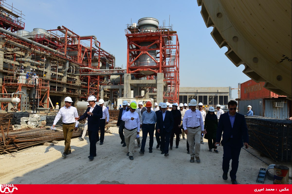 بازدید معاون وزیر نفت و مدیرعامل شرکت ملی صنایع پتروشیمی از روند  پیشرفت طرح های پتروشیمی پارس فنل، دی پلیمرآرین و پترو پالایش کنگان - 98/2/31 8