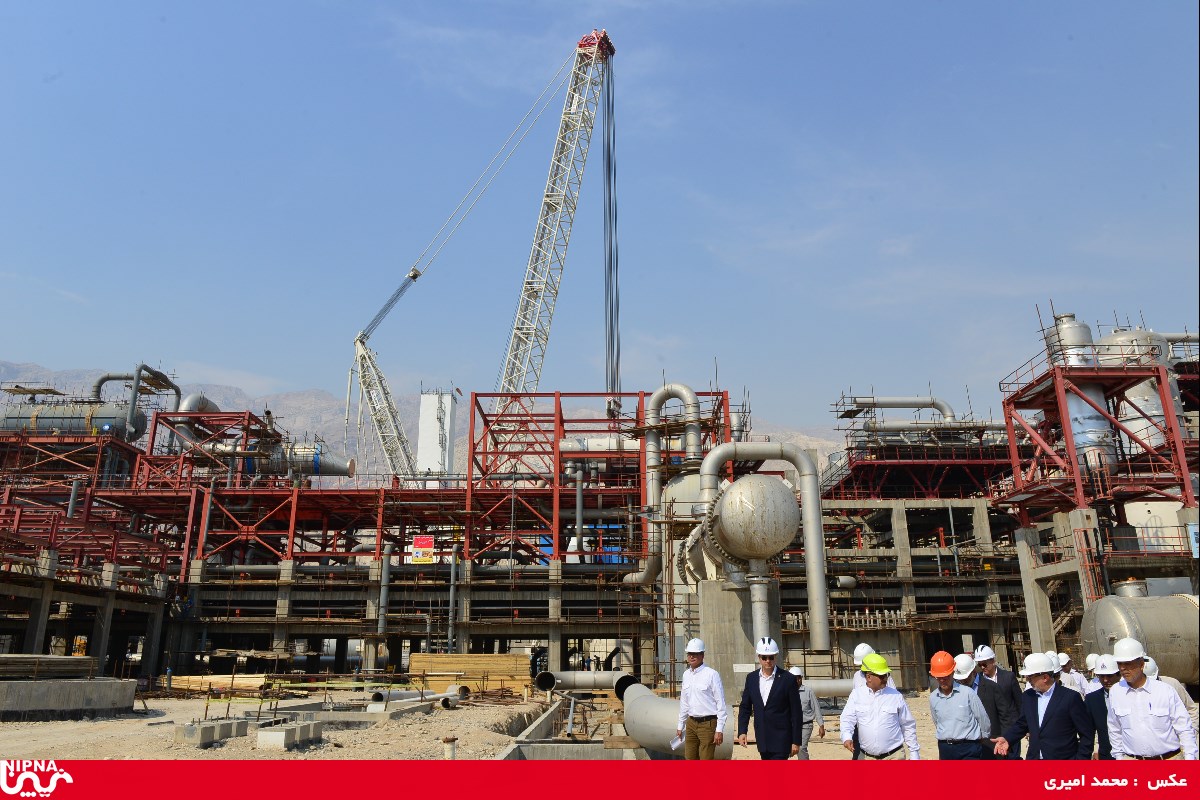 بازدید معاون وزیر نفت و مدیرعامل شرکت ملی صنایع پتروشیمی از روند  پیشرفت طرح های پتروشیمی پارس فنل، دی پلیمرآرین و پترو پالایش کنگان - 98/2/31 10