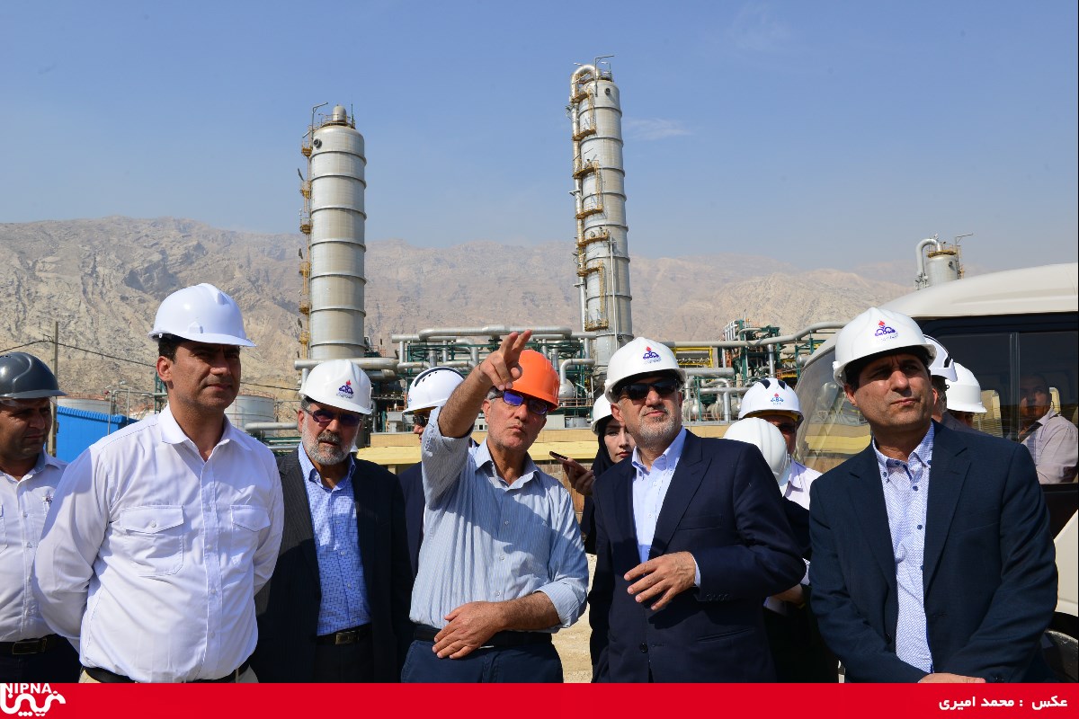 بازدید معاون وزیر نفت و مدیرعامل شرکت ملی صنایع پتروشیمی از روند  پیشرفت طرح های پتروشیمی پارس فنل، دی پلیمرآرین و پترو پالایش کنگان - 98/2/31 12