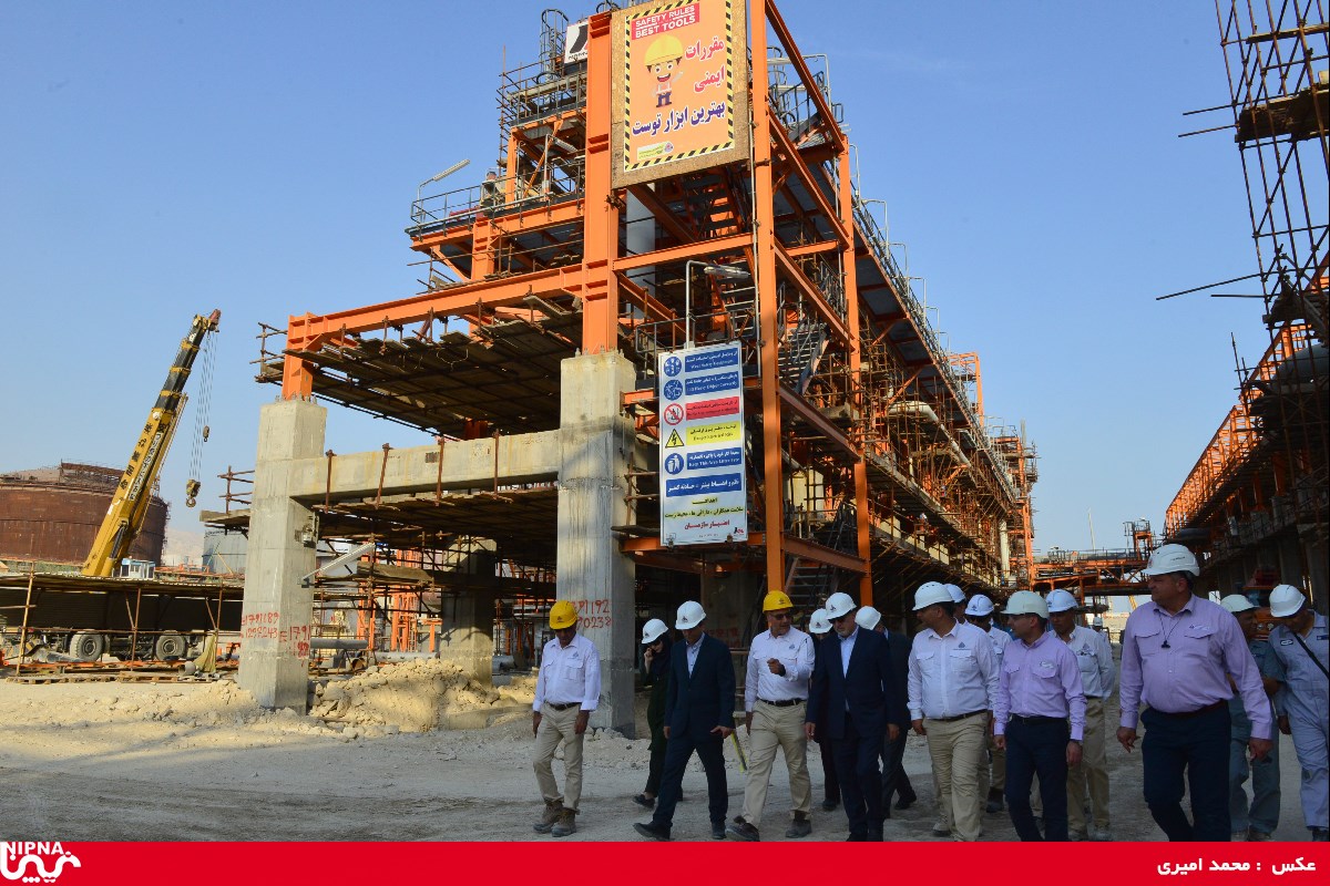 بازدید معاون وزیر نفت و مدیرعامل شرکت ملی صنایع پتروشیمی از روند  پیشرفت طرح های پتروشیمی پارس فنل، دی پلیمرآرین و پترو پالایش کنگان - 98/2/31 19