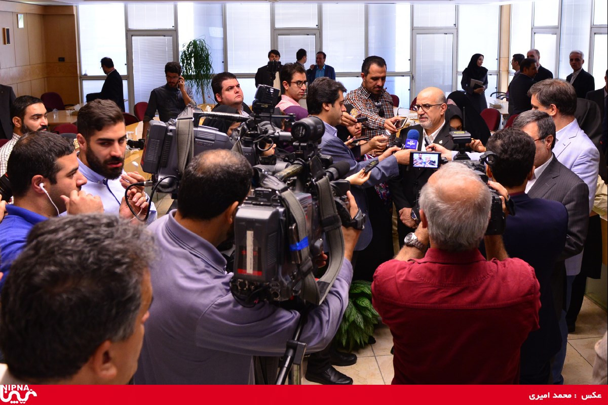 امضای دومین تفاهم نامه همکاری مابین شرکت ملی صنایع پتروشیمی و ایمیدرو- 98/3/20 25