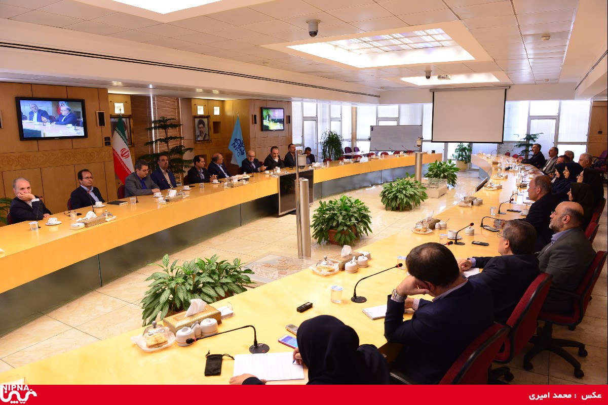 آیین معارفه سرپرست جدید مدیریت برنامه ریزی و توسعه شرکت ملی صنایع پتروشیمی – 98/5/2 15