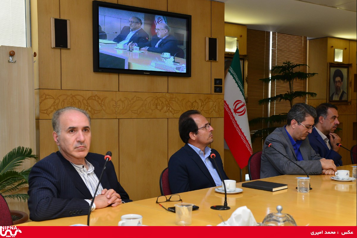 آیین معارفه سرپرست جدید مدیریت برنامه ریزی و توسعه شرکت ملی صنایع پتروشیمی – 98/5/2 19